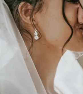 Bride's earring detail